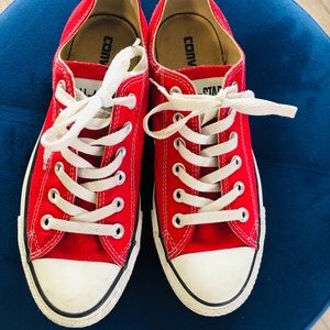 Red Low top AllStar Converse!!!! Women Size 8... Men size 6